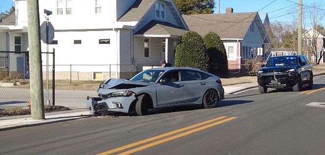 Car crashes into pole on Chestnut Street